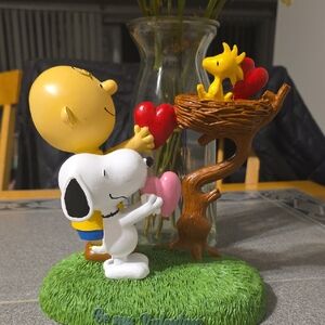 Peanuts Sculpture with Red and Pink Hearts